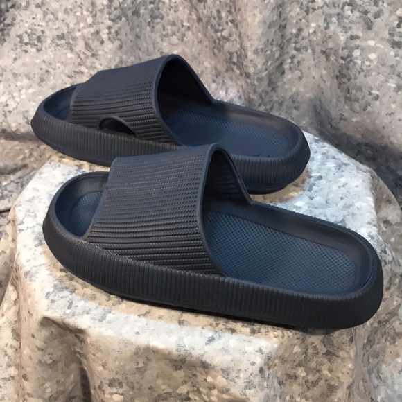 Men’s Size 5/6 Navy Blue Slide Sandals, Soft, Flexible & Supportive. ☀️NWOT☀️ - Picture 6 of 7